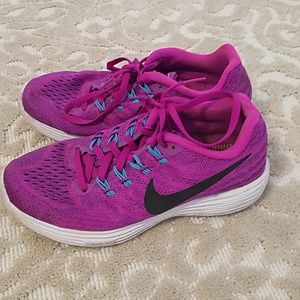 Nike pink fly knit hard sole shoes